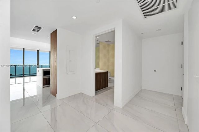 5 of 36 - 3131 Ne 7th Avenue #1806, Miami, FL