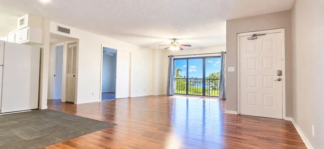 4 of 20 - 1013 Green Pine Boulevard #h2, West Palm Beach, FL