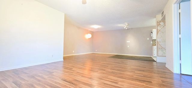 5 of 20 - 1013 Green Pine Boulevard #h2, West Palm Beach, FL