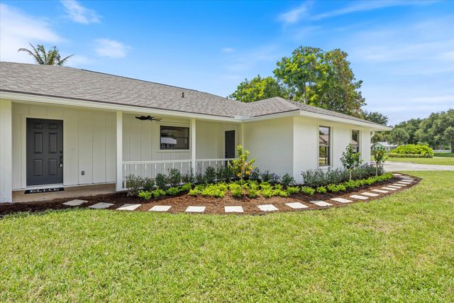 2 of 23 - 621 Ne Town Terrace, Jensen Beach, FL