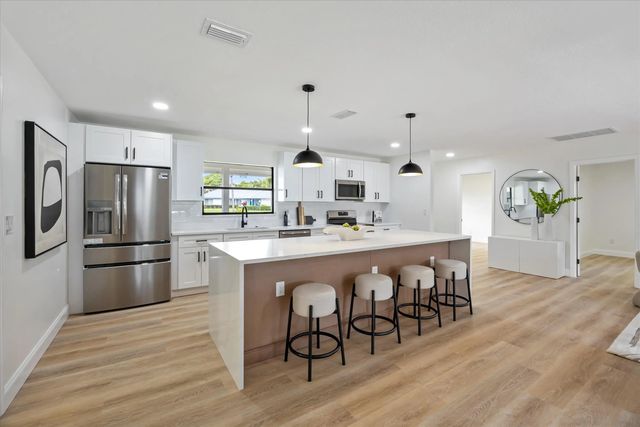 4 of 23 - 621 Ne Town Terrace, Jensen Beach, FL