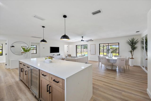 5 of 23 - 621 Ne Town Terrace, Jensen Beach, FL