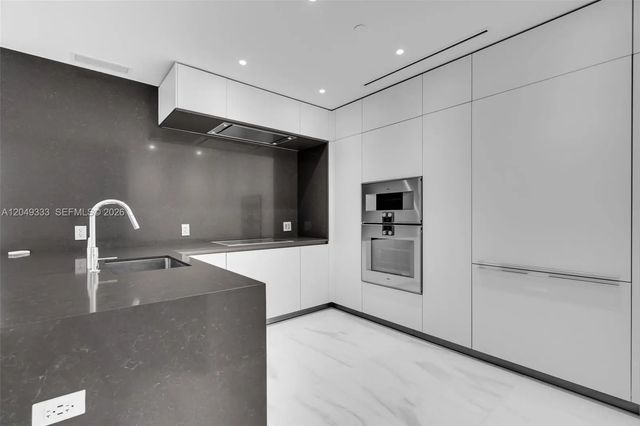 5 of 52 - 300 Biscayne Boulevard Way #3009w, Miami, FL