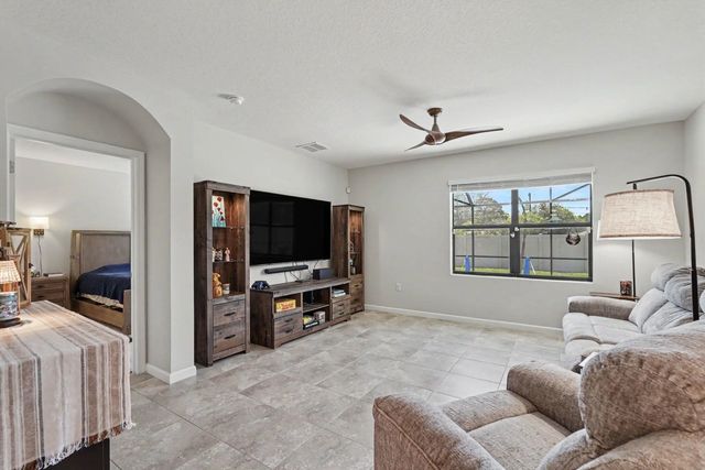 5 of 17 - 730 Old Country Road Se, Palm Bay, FL