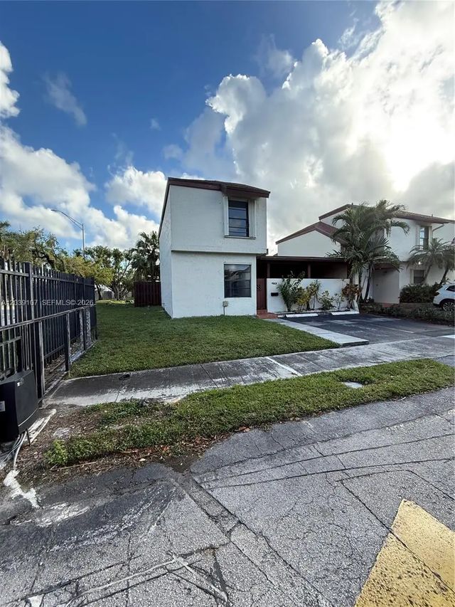 3 of 21 - 9700 Nw 6th Lane #9700, Miami, FL