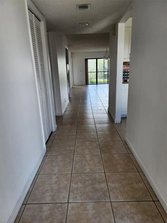 3 of 31 - 390 Racquet Club Road #204, Weston, FL