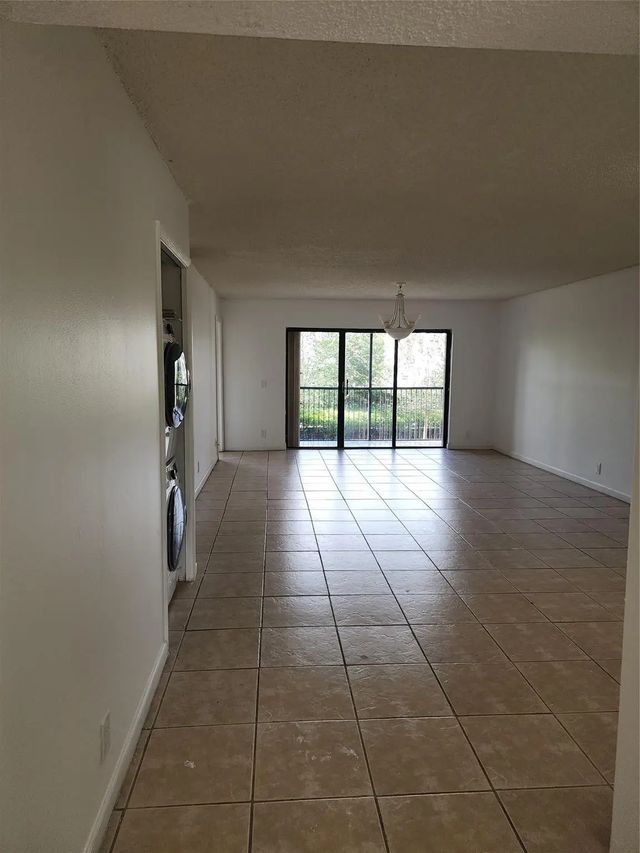 5 of 31 - 390 Racquet Club Road #204, Weston, FL