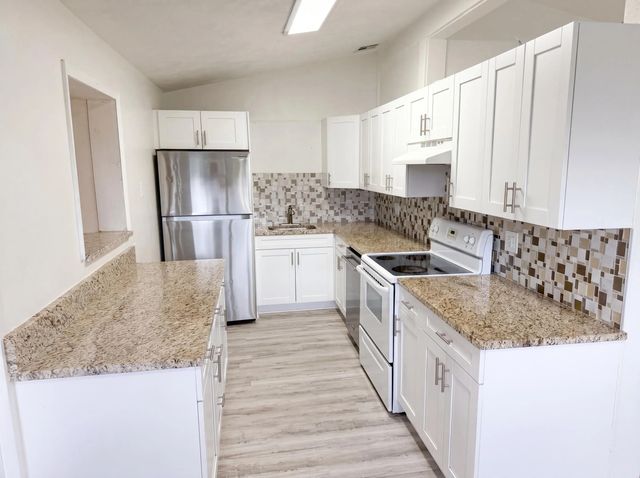 2 of 29 - 752 Orchid Drive, Royal Palm Beach, FL