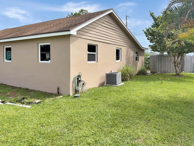 5 of 29 - 752 Orchid Drive, Royal Palm Beach, FL