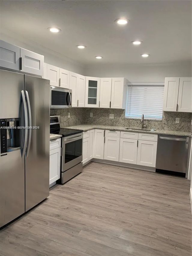4 of 12 - 28 Se 7th Street, Dania Beach, FL
