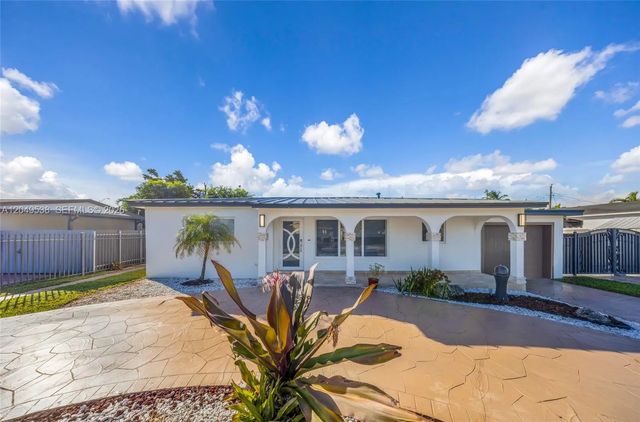 490 W 33rd Place, Hialeah