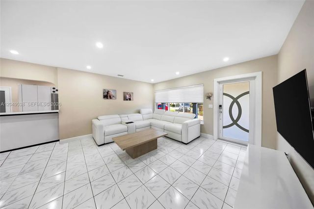 4 of 32 - 490 W 33rd Place, Hialeah, FL