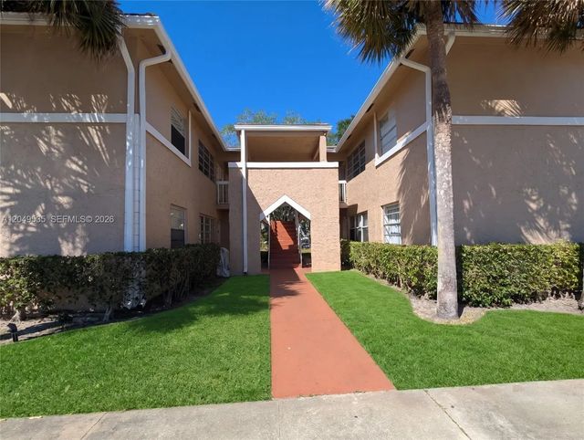 807 Twin Lakes Drive #32-g, Coral Springs