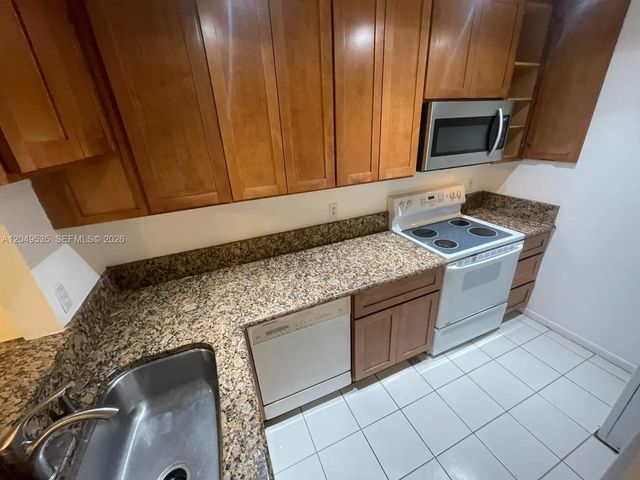 5 of 24 - 807 Twin Lakes Drive #32-g, Coral Springs, FL