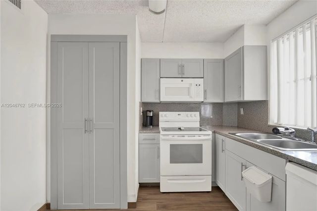 3 of 27 - 6195 Nw 186th Street #113, Hialeah, FL