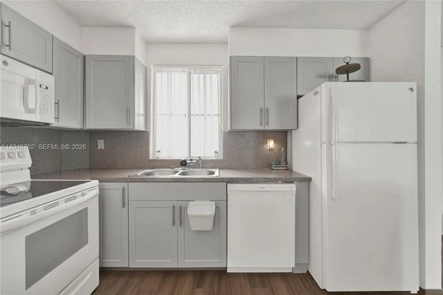 4 of 27 - 6195 Nw 186th Street #113, Hialeah, FL