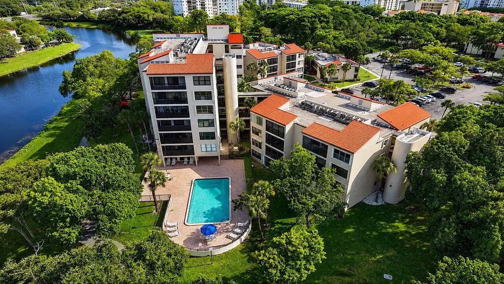 2322 S Cypress Bend Drive #311, Pompano Beach