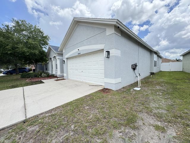 2 of 39 - 10868 Standing Stone Drive, Wimauma, FL