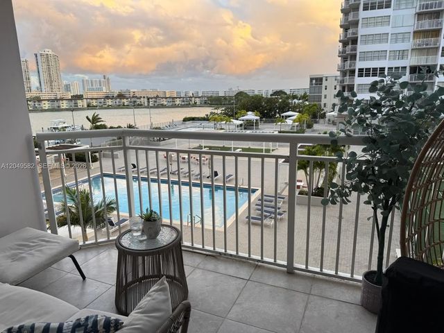 18061 Biscayne Boulevard #404, Aventura