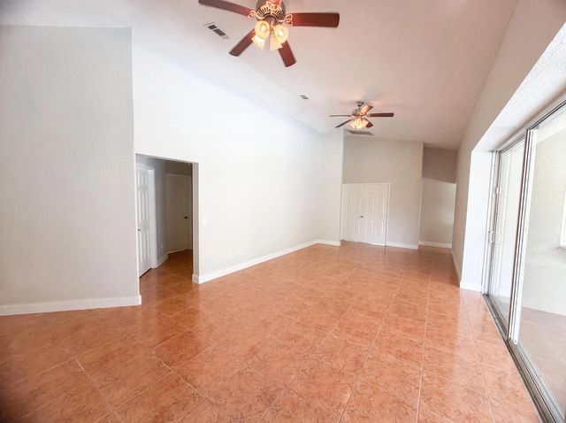3 of 27 - 711 Se Celtic Avenue, Port St. Lucie, FL