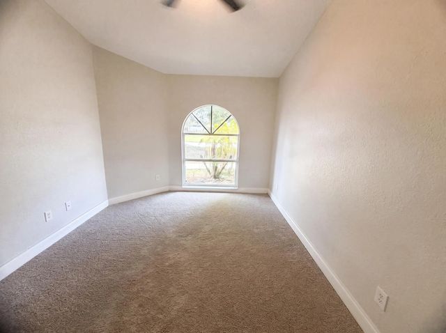 4 of 27 - 711 Se Celtic Avenue, Port St. Lucie, FL