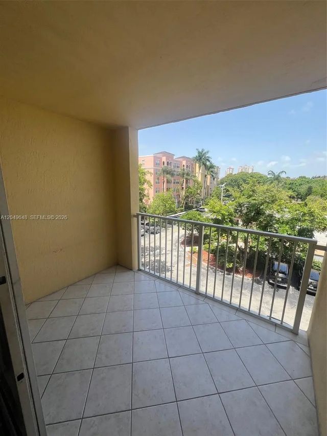 4 of 45 - 19601 E Country Club Drive #7405, Aventura, FL