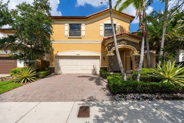 8850 Nw 99th Path, Doral