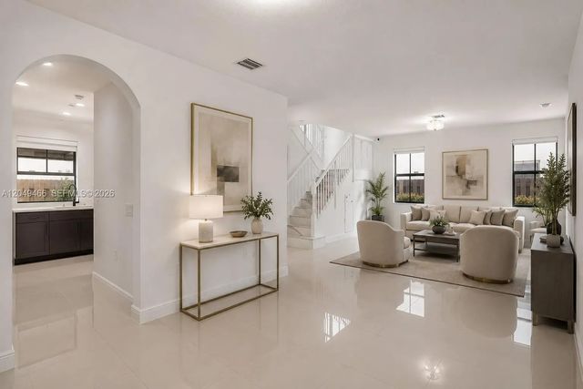 5 of 33 - 8850 Nw 99th Path, Doral, FL