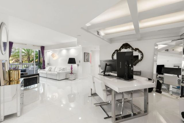 1000 Island Boulevard #305, Aventura