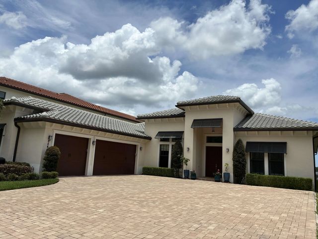 8540 W Parkland Bay Trail, Parkland