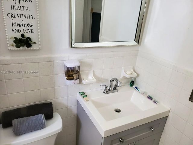 3 of 5 - 804 Nw 8th Street, Dania Beach, FL