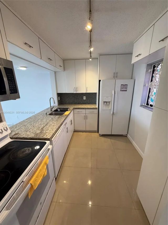 4 of 31 - 8625 Nw 8th Street #420, Miami, FL