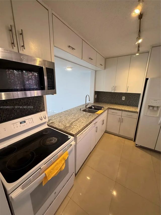 5 of 31 - 8625 Nw 8th Street #420, Miami, FL