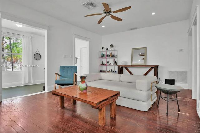 1933 Madison Street, Hollywood