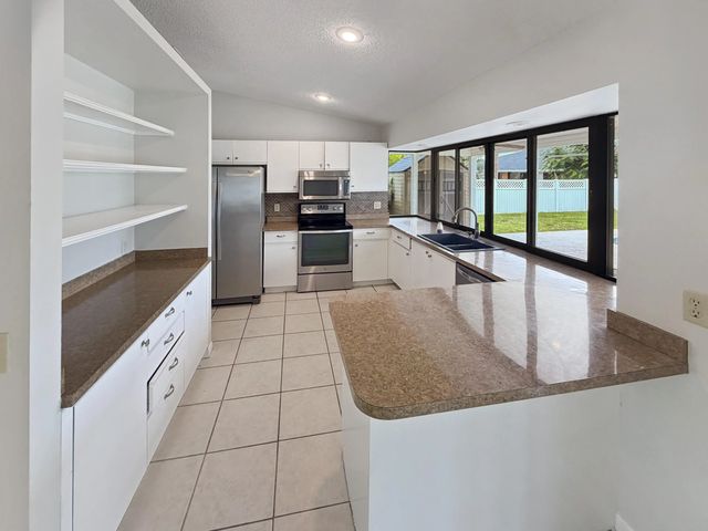 2 of 37 - 2305 Sw Fern Circle, Port St. Lucie, FL