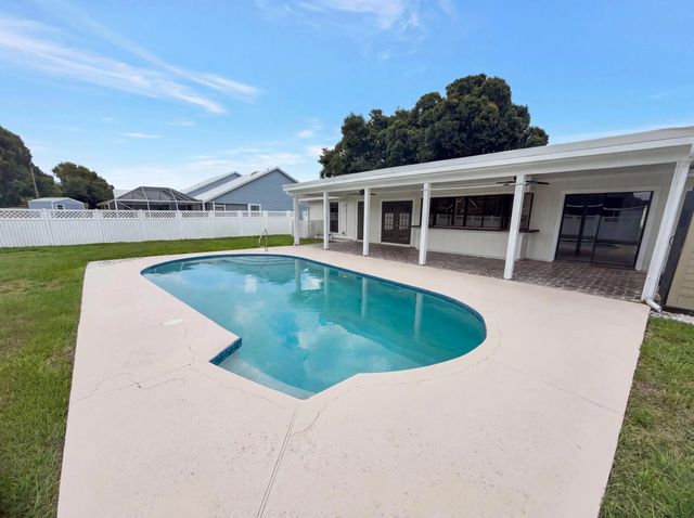 5 of 37 - 2305 Sw Fern Circle, Port St. Lucie, FL