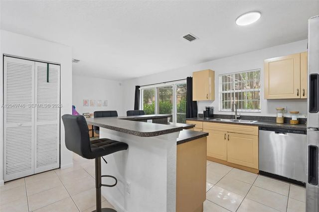 4 of 39 - 2303 Sw 87th Terrace, Miramar, FL