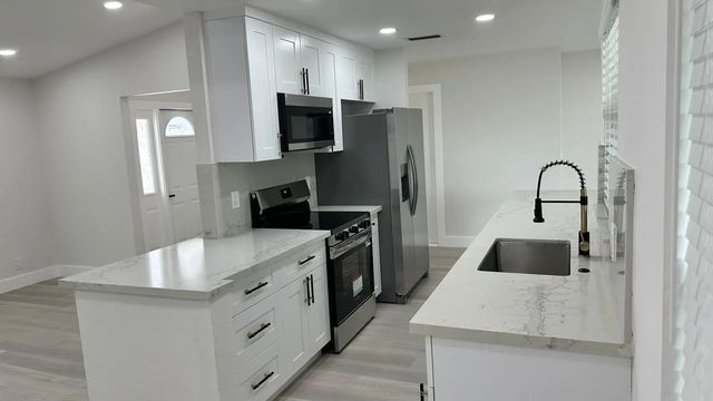 3 of 23 - 3261 Sw 4th Street, Deerfield Beach, FL