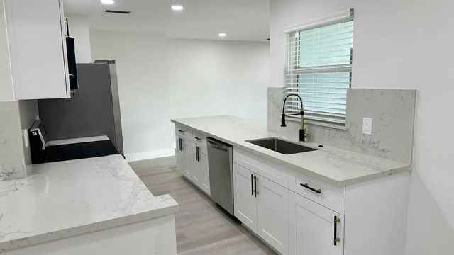 4 of 23 - 3261 Sw 4th Street, Deerfield Beach, FL