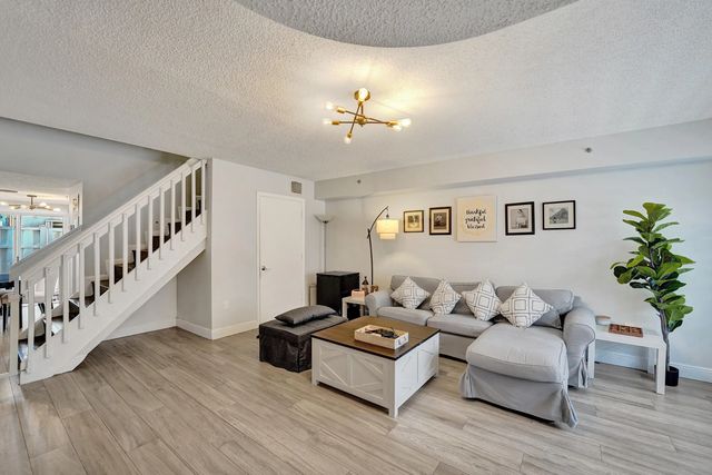 3 of 40 - 173 Riviera Circle, Weston, FL
