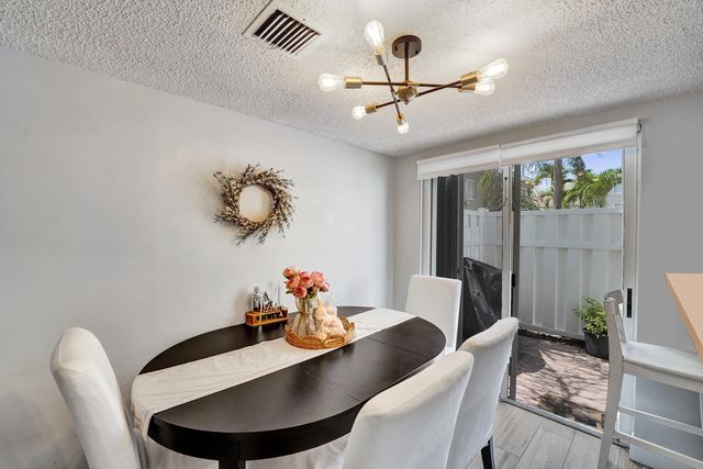 4 of 40 - 173 Riviera Circle, Weston, FL