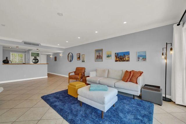 3 of 32 - 1501 E Broward Boulevard #810, Fort Lauderdale, FL