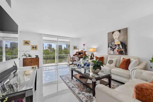 2930 Point East Drive #e201, Aventura