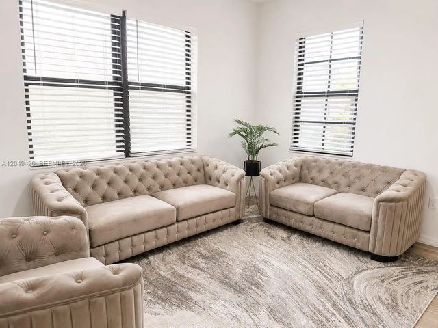 4 of 36 - 19316 Ne 8th Court, Miami, FL