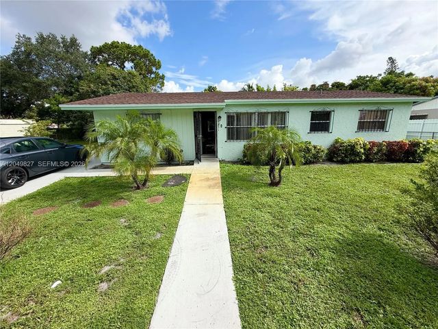 2 of 19 - 3851 Nw 210th Terrace, Miami Gardens, FL