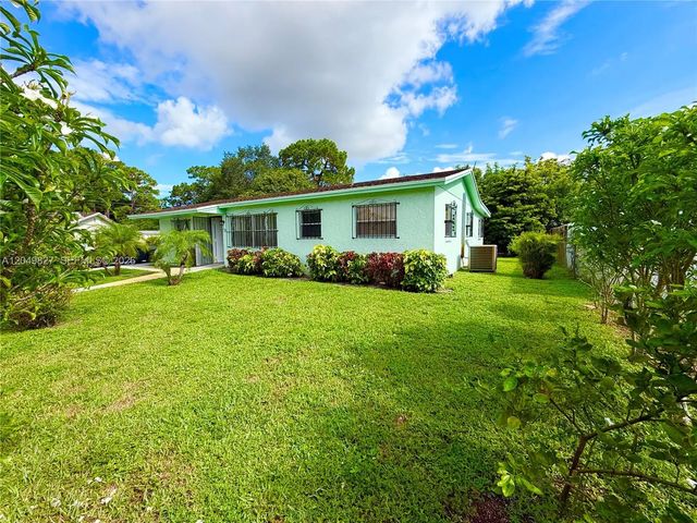 3 of 19 - 3851 Nw 210th Terrace, Miami Gardens, FL
