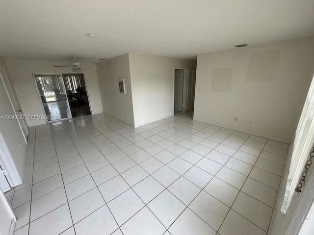 4 of 19 - 3851 Nw 210th Terrace, Miami Gardens, FL