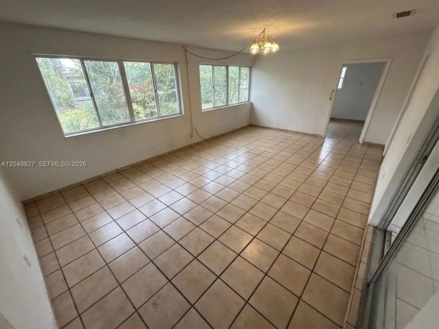 5 of 19 - 3851 Nw 210th Terrace, Miami Gardens, FL