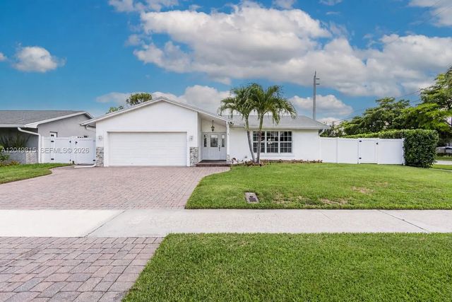2 of 34 - 2403 Sw 12th Court, Deerfield Beach, FL