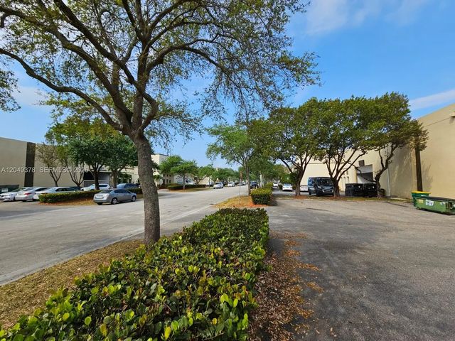 10475 Nw 37th Terrace, Doral